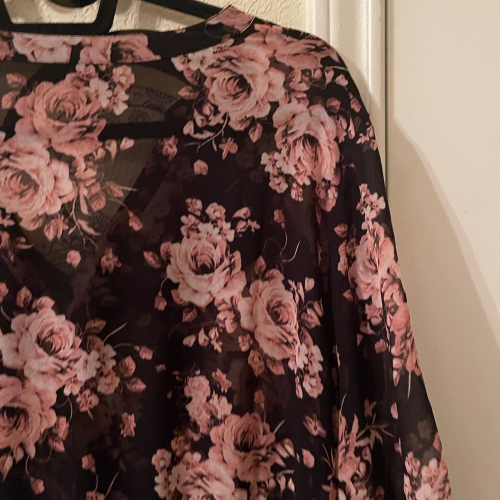 Torrid Plus Size Women’s Floral Black and Pink high/low long blouse size 1X - Picture 10 of 13